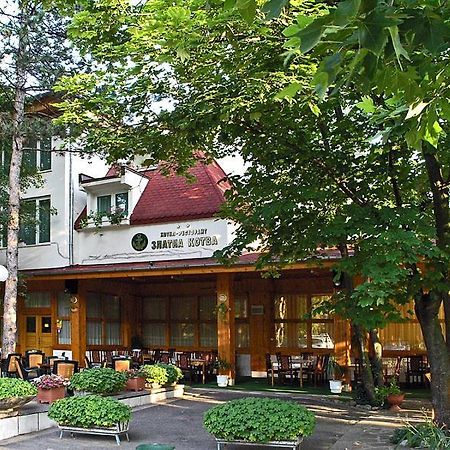 Хотел Златна Котва Kazanlŭk Exteriör bild