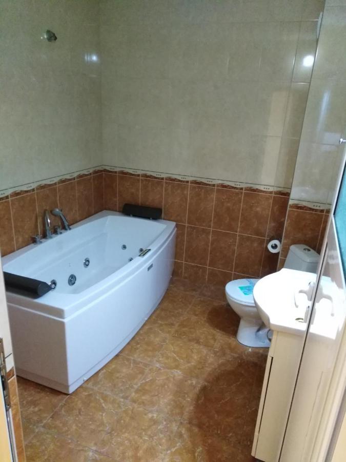 Хотел Златна Котва Kazanlŭk Exteriör bild