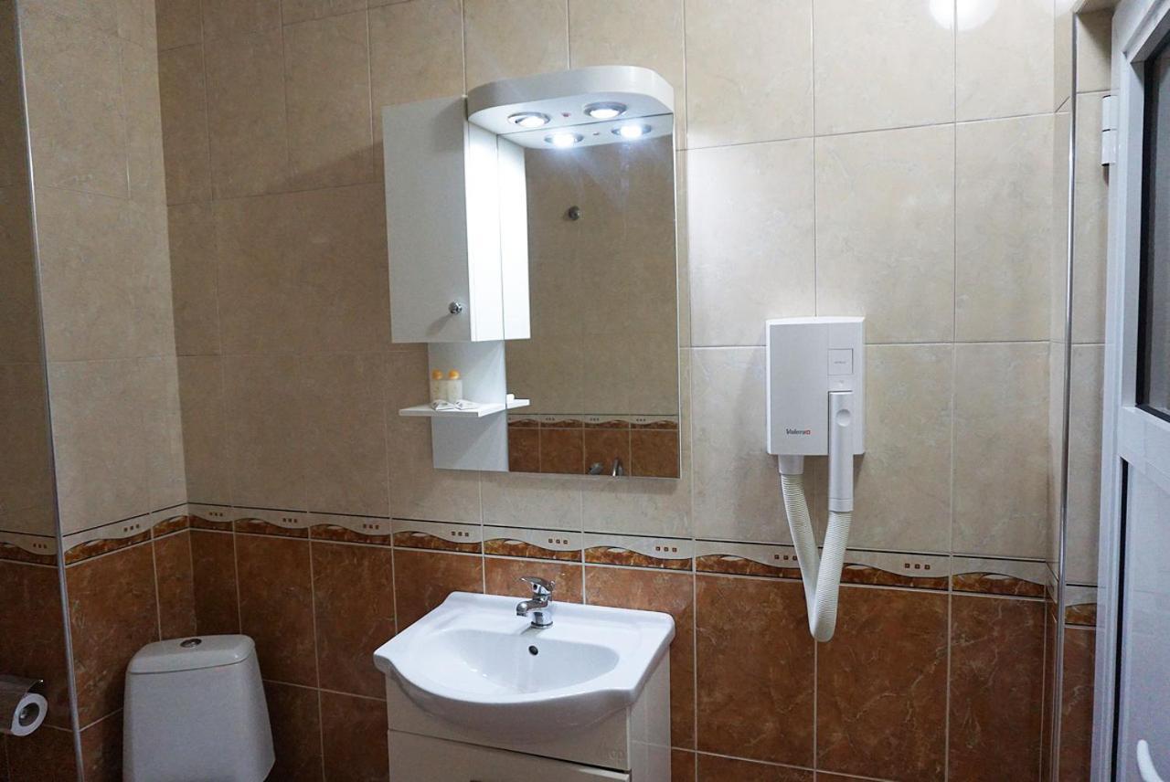 Хотел Златна Котва Kazanlŭk Exteriör bild