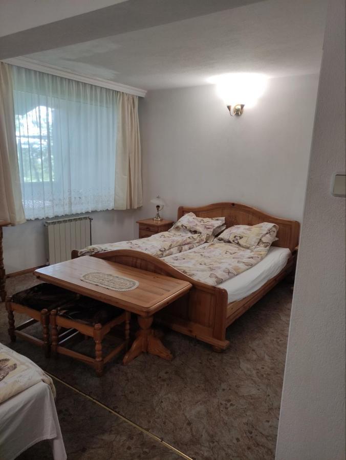 Хотел Златна Котва Kazanlŭk Exteriör bild