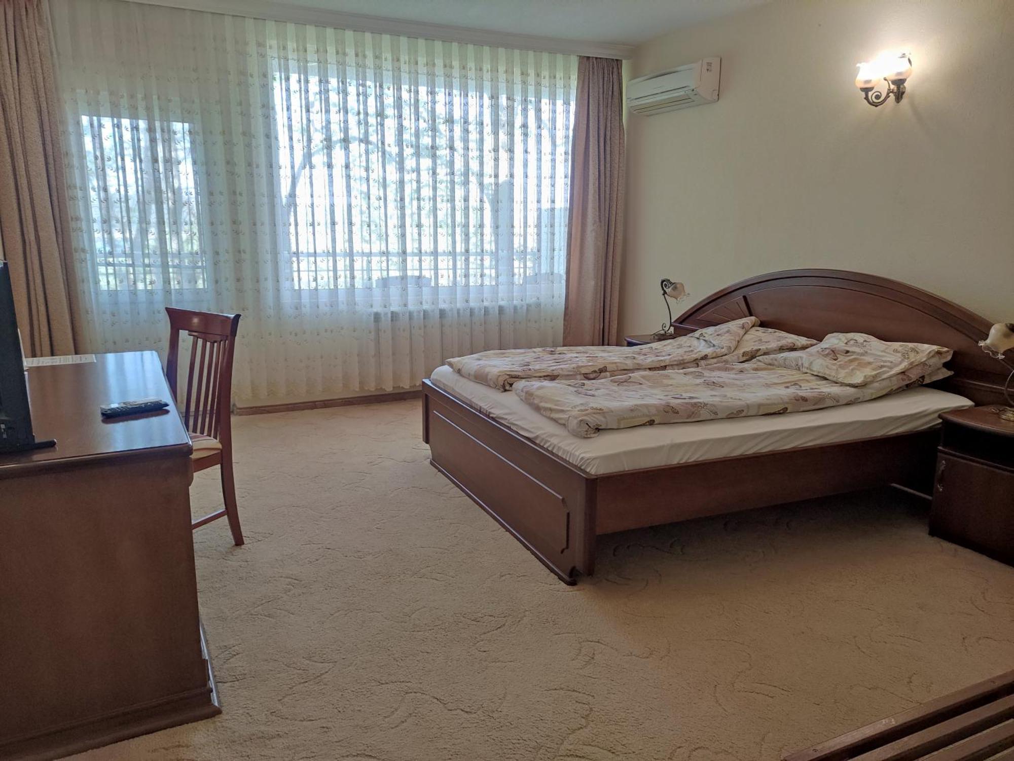Хотел Златна Котва Kazanlŭk Exteriör bild